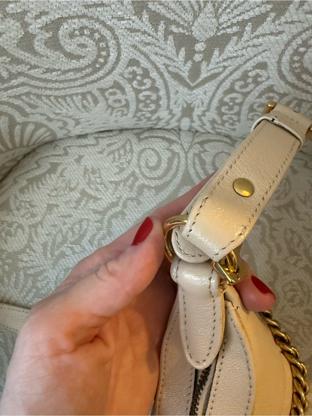 Gucci Aphrodite Small Shoulder Bag in Ecru - Picture 14 of 16